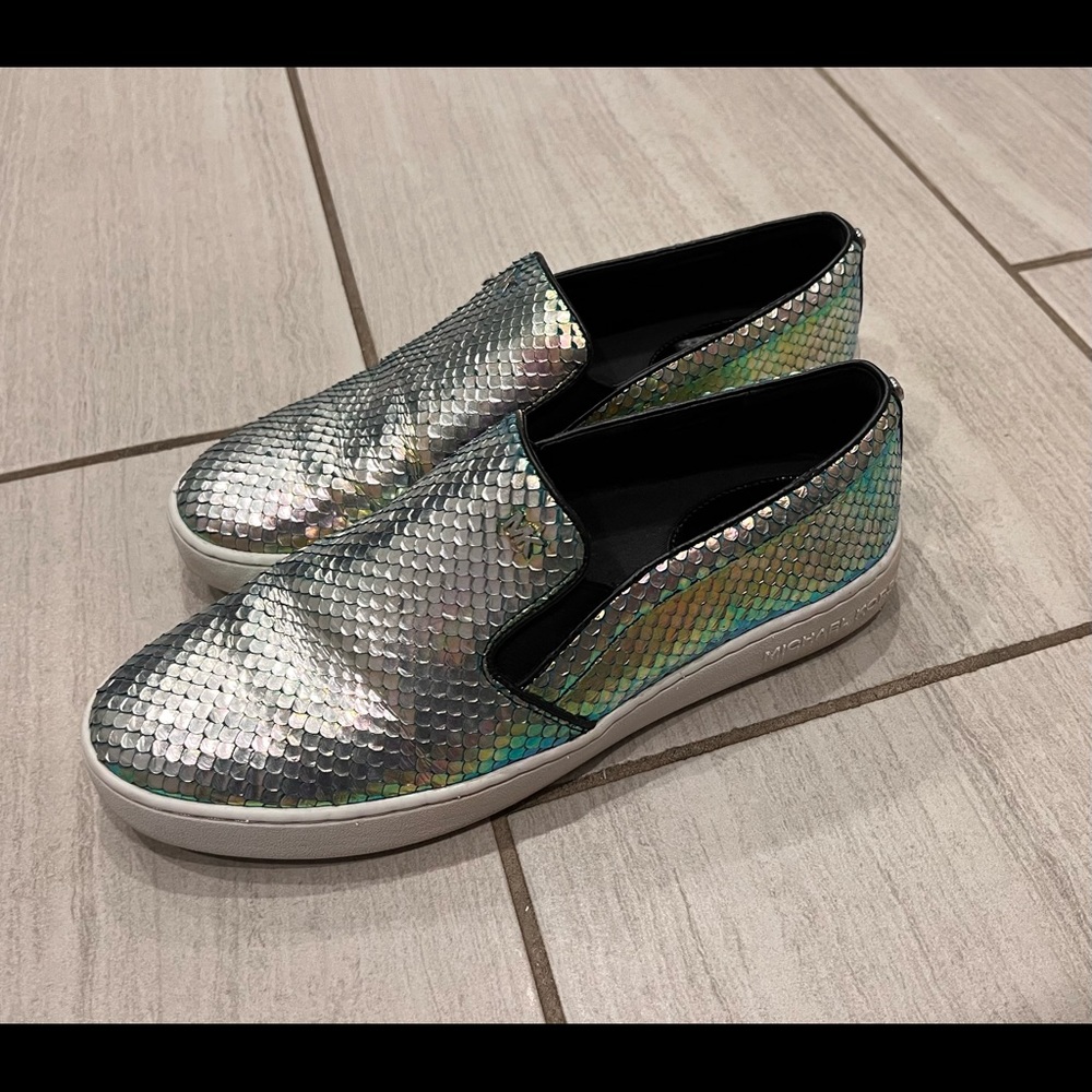 Michael Kors Keaton casual slip on in Iridescent snake embossed leather. Size 8.